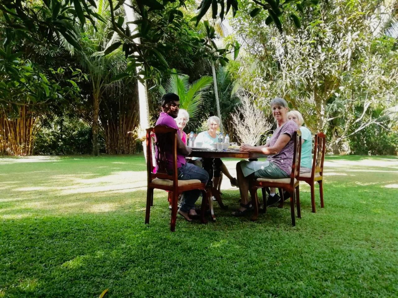 Old Parkland Hostel Galle Bagian luar foto