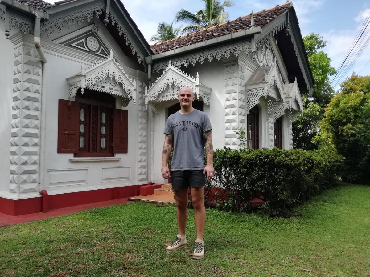 Old Parkland Hostel Galle Bagian luar foto